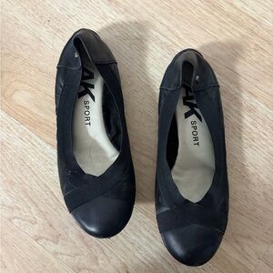 Anne Klein 7 Women's Black Leather Flats